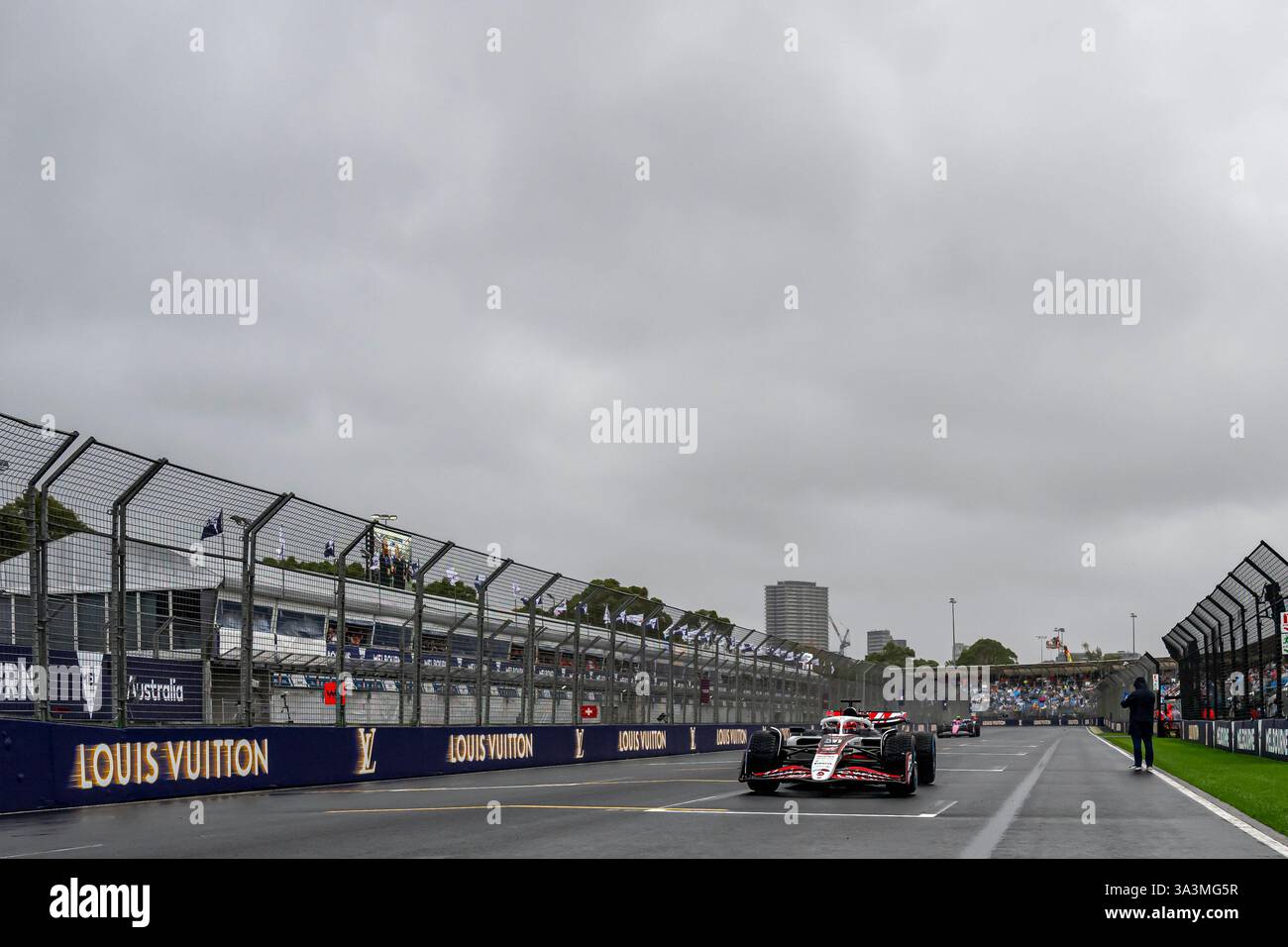 Melbourne, Australia, 16 marzo 2025, Esteban Ocon, dalla Francia gareggia per Haas F1. La giornata del Gran Premio d'Australia 2025, che si svolge a Melbourne, in Australia. Crediti: Michael Potts/Alamy Live News Foto Stock