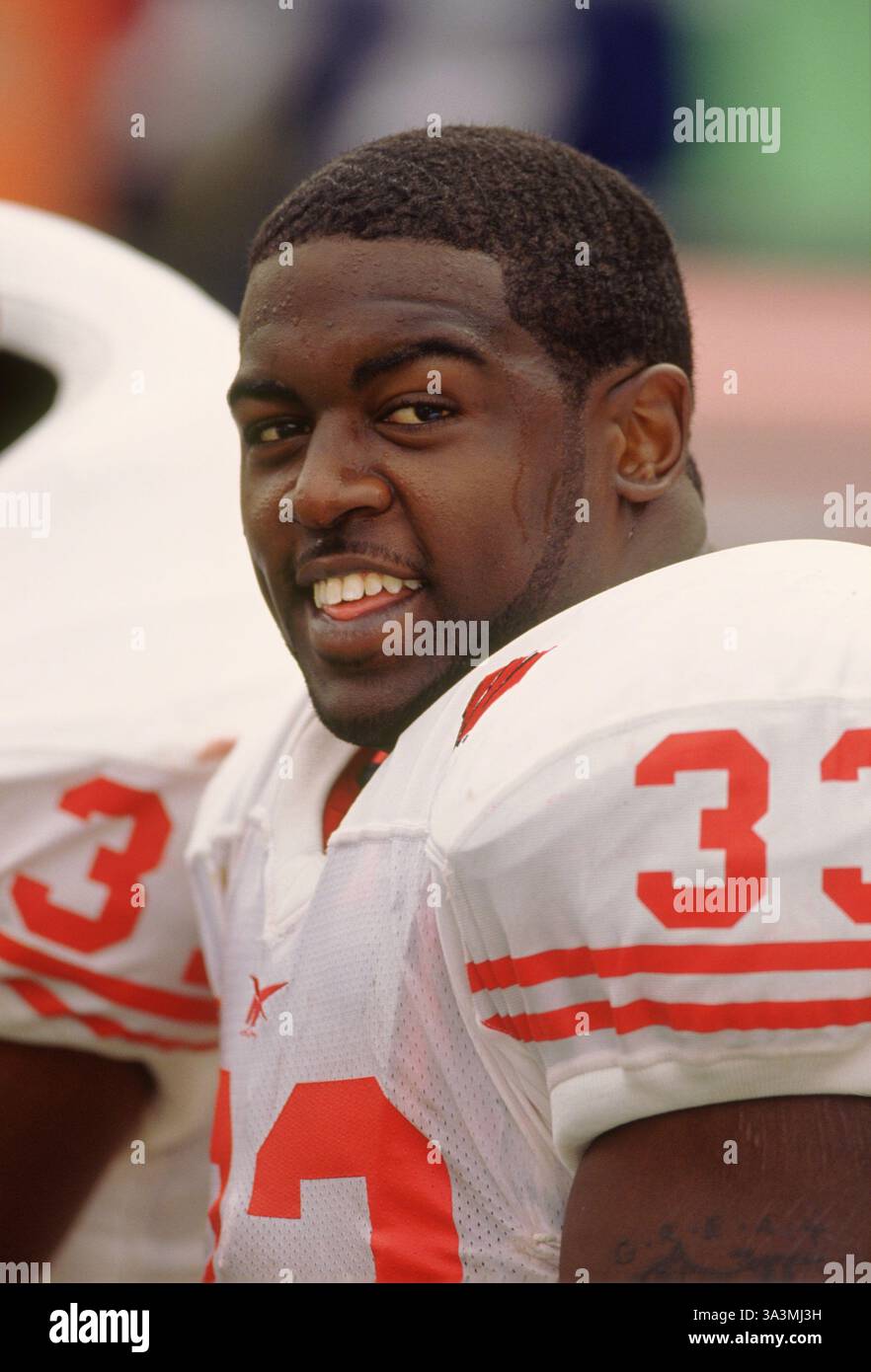 Il running back Wisconsin Badger e vincitore dell'Heisman Trophy Ron Dayne in azione nel 1999. Foto Stock