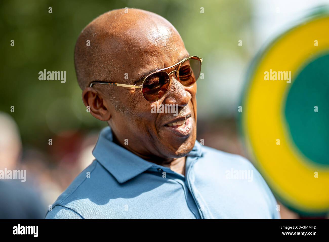 Melbourne, Australia, 15 marzo 2025, Anthony Hamilton, padre di Lewis Hamilton che partecipa alle qualificazioni al Gran Premio d'Australia 2025, che si svolgono a Melbourne, Australia. Crediti: Michael Potts/Alamy Live News Foto Stock