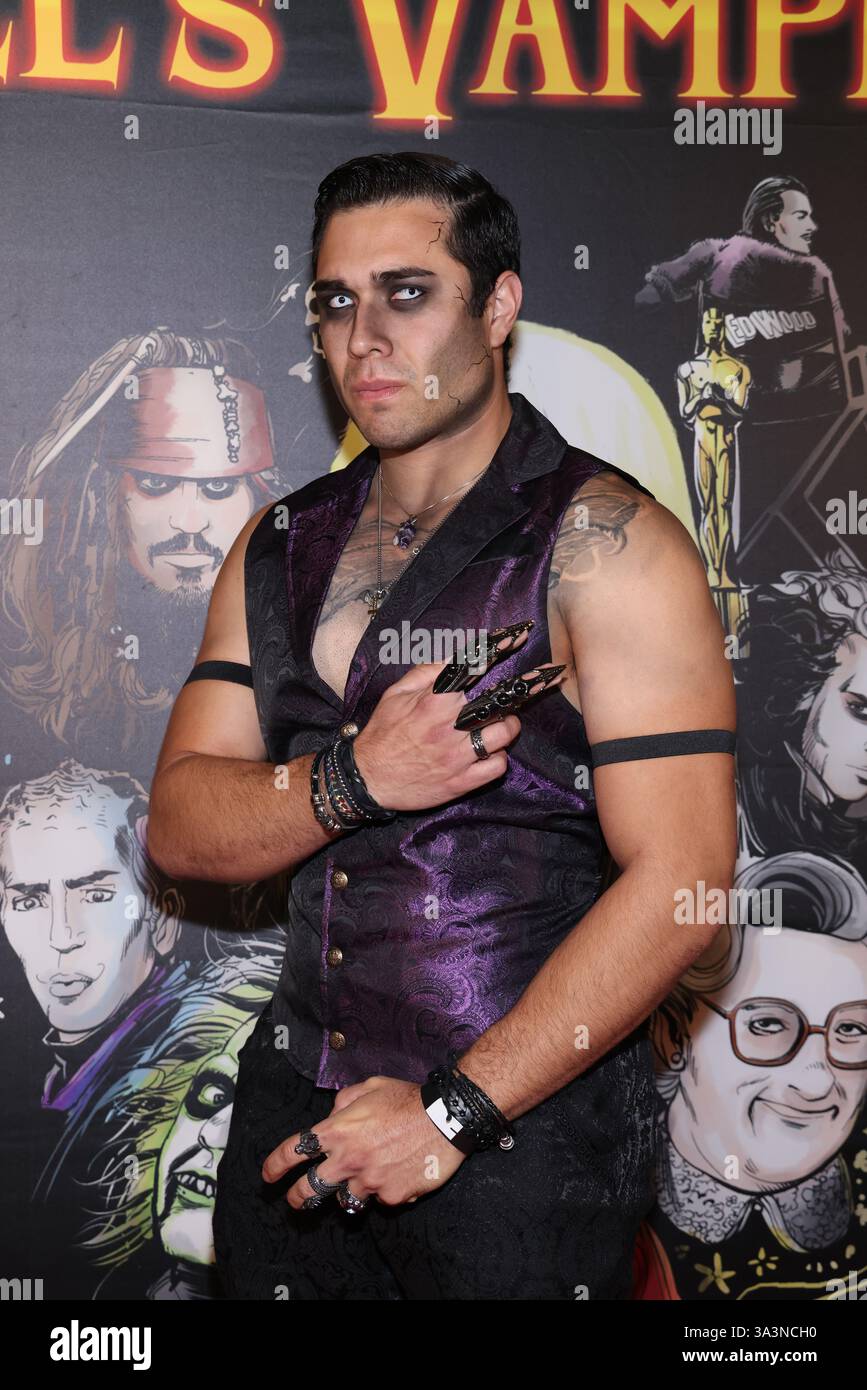 Burbank, California, Stati Uniti. 15 marzo 2025. Darreon partecipa al Vampire Ball di VE Neill al Marriott Convention Center di Burbank, California. Credito: Sheri Determan Foto Stock