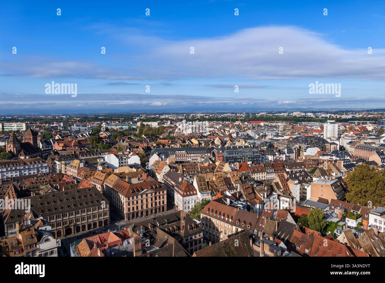 Città di Strasburgo paesaggio urbano con parte della città vecchia in Alsazia, Grand Est, Francia. Foto Stock