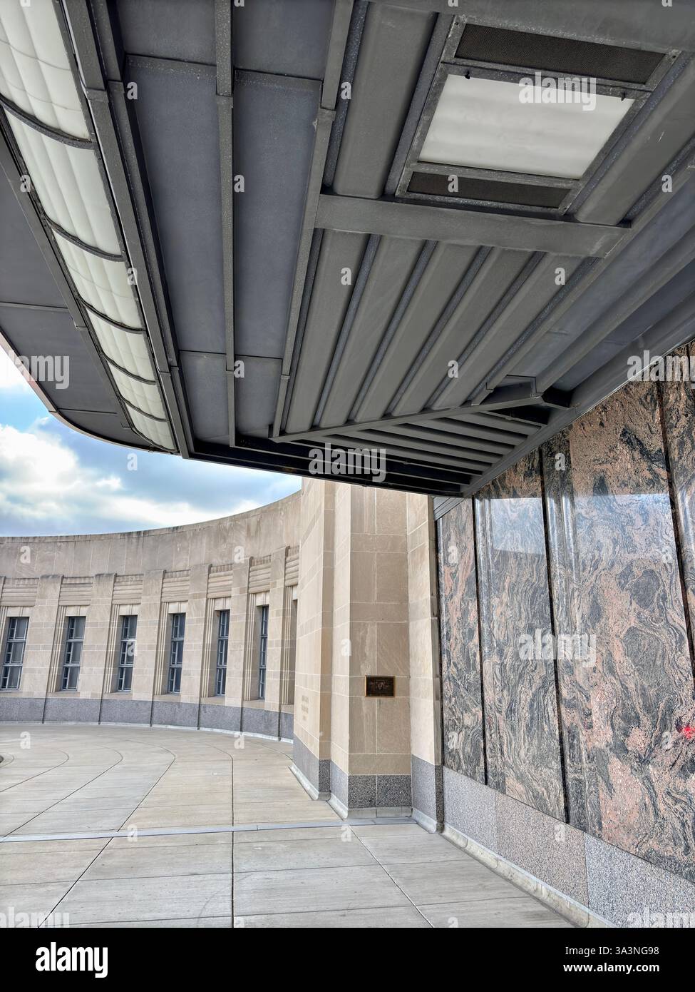 Facciata del Union Terminal di Cincinnati con elementi in pietra e metallo Foto Stock