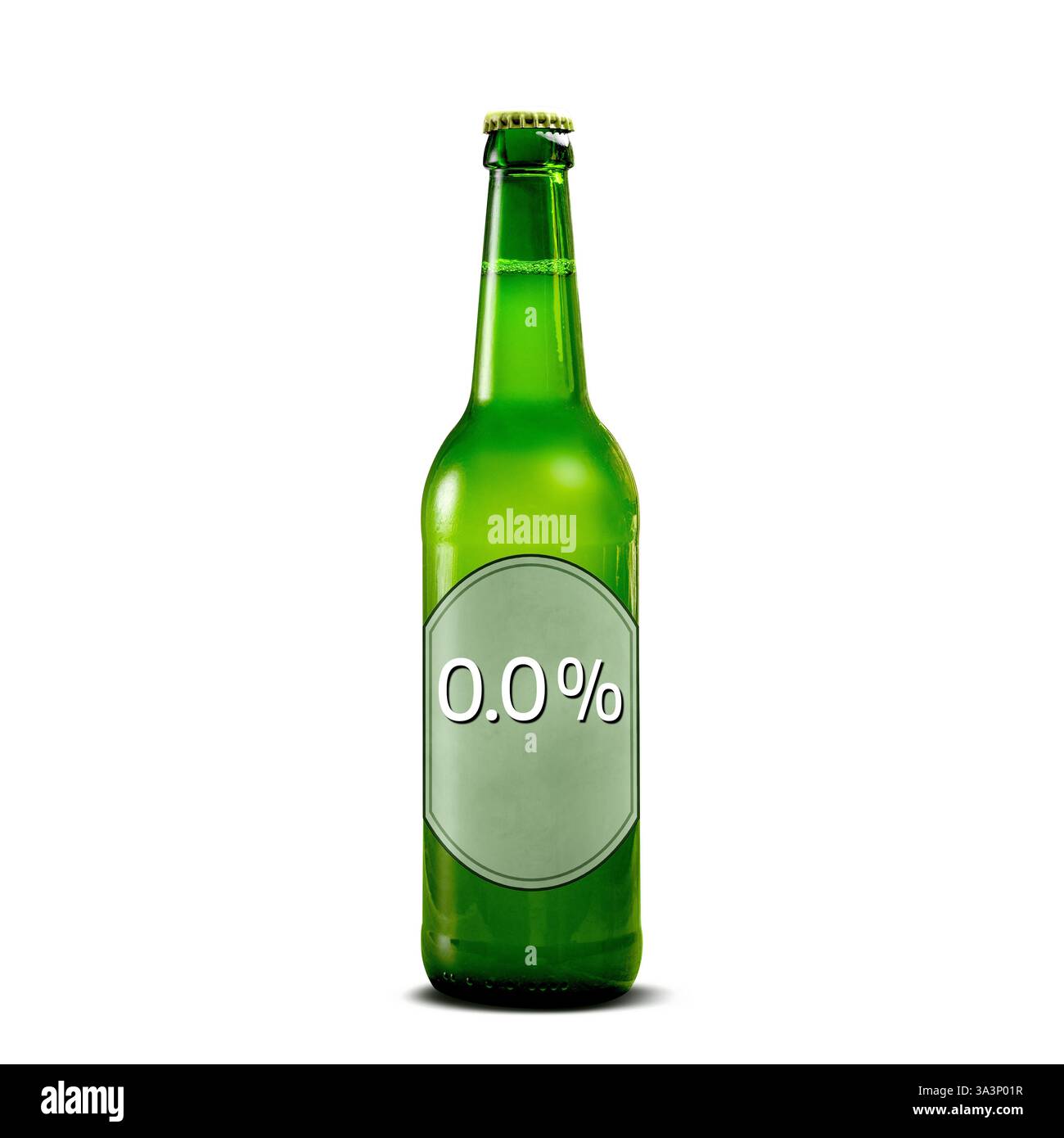 Bottiglia di birra priva di alcool con etichetta al 0,0% isolata su bianco Foto Stock