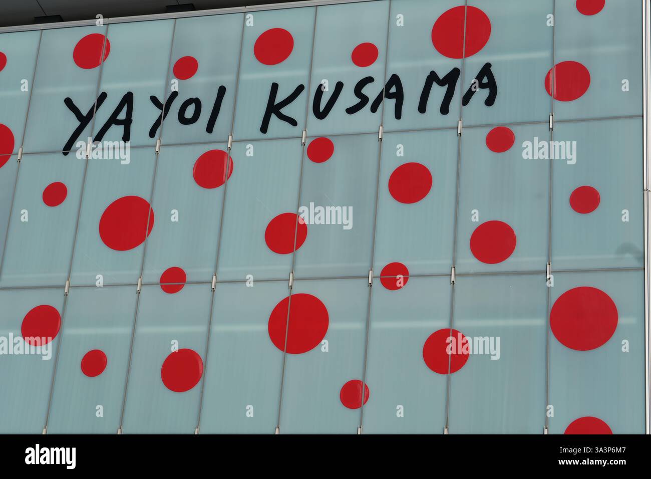 Matsumoto City Art Museum, sede della mostra permanente Yayoi Kusama, Matsumoto, Nagano, Giappone Foto Stock