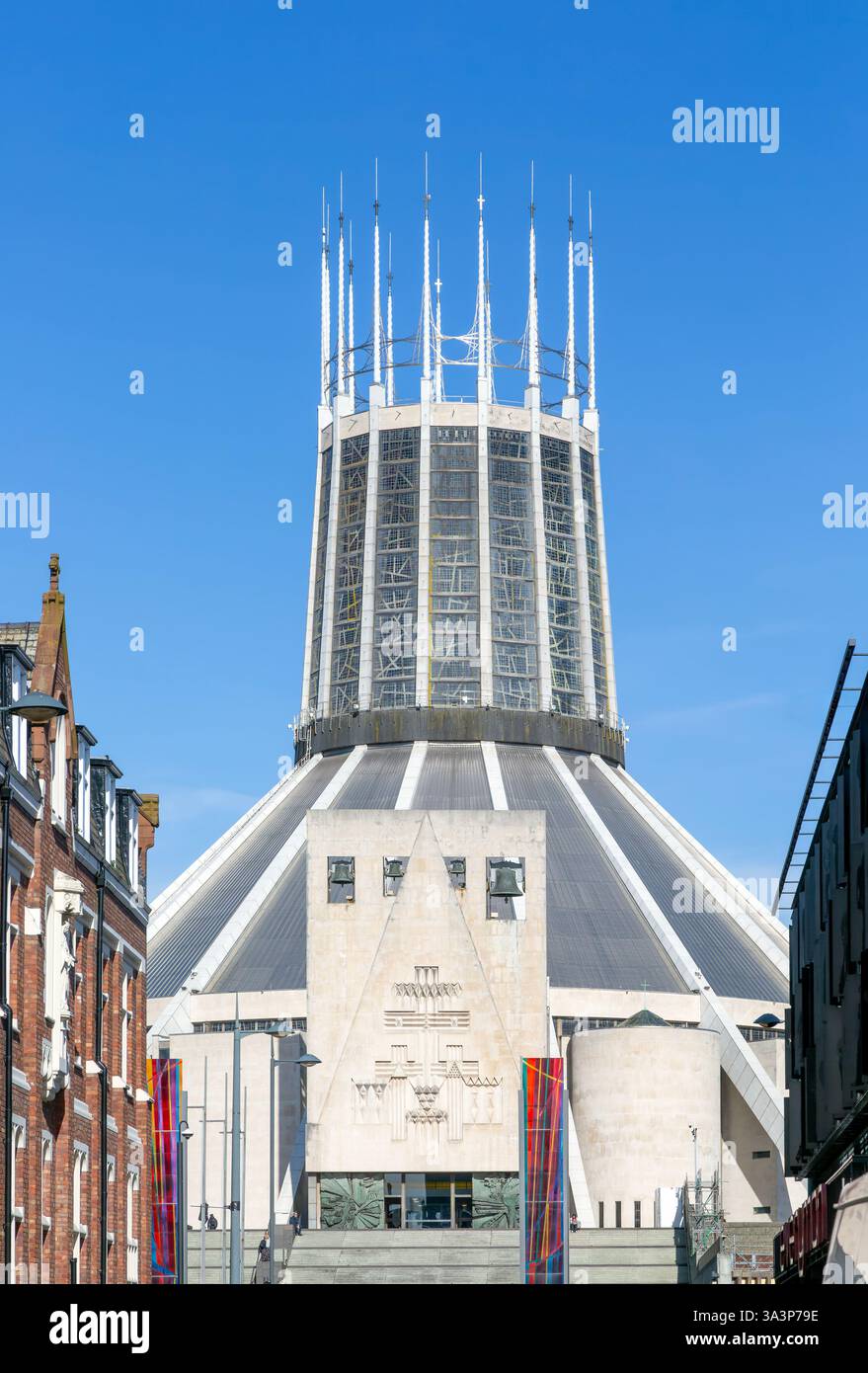 Architettura moderna della cattedrale cattolica romana, Metropolitan Cathedral of Christ the King, Hope Street, città di Liverpool, Inghilterra, Regno Unito Foto Stock