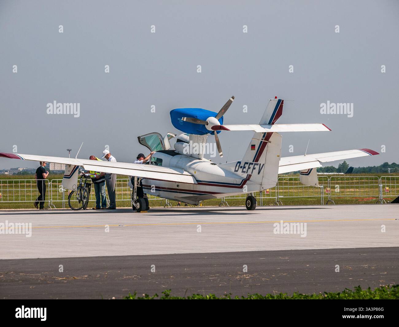 Belin, Germania - 11 giugno 2010: Aereo anfibio a sei posti Lake LA-250 Renegade (D-EFFV) alla fiera aerea di Berlino (ILA) 2010 Foto Stock