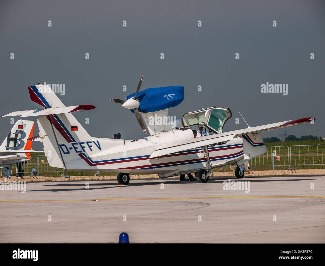 Belin, Germania - 11 giugno 2010: Aereo anfibio a sei posti Lake LA-250 Renegade (D-EFFV) alla fiera aerea di Berlino (ILA) 2010 Foto Stock