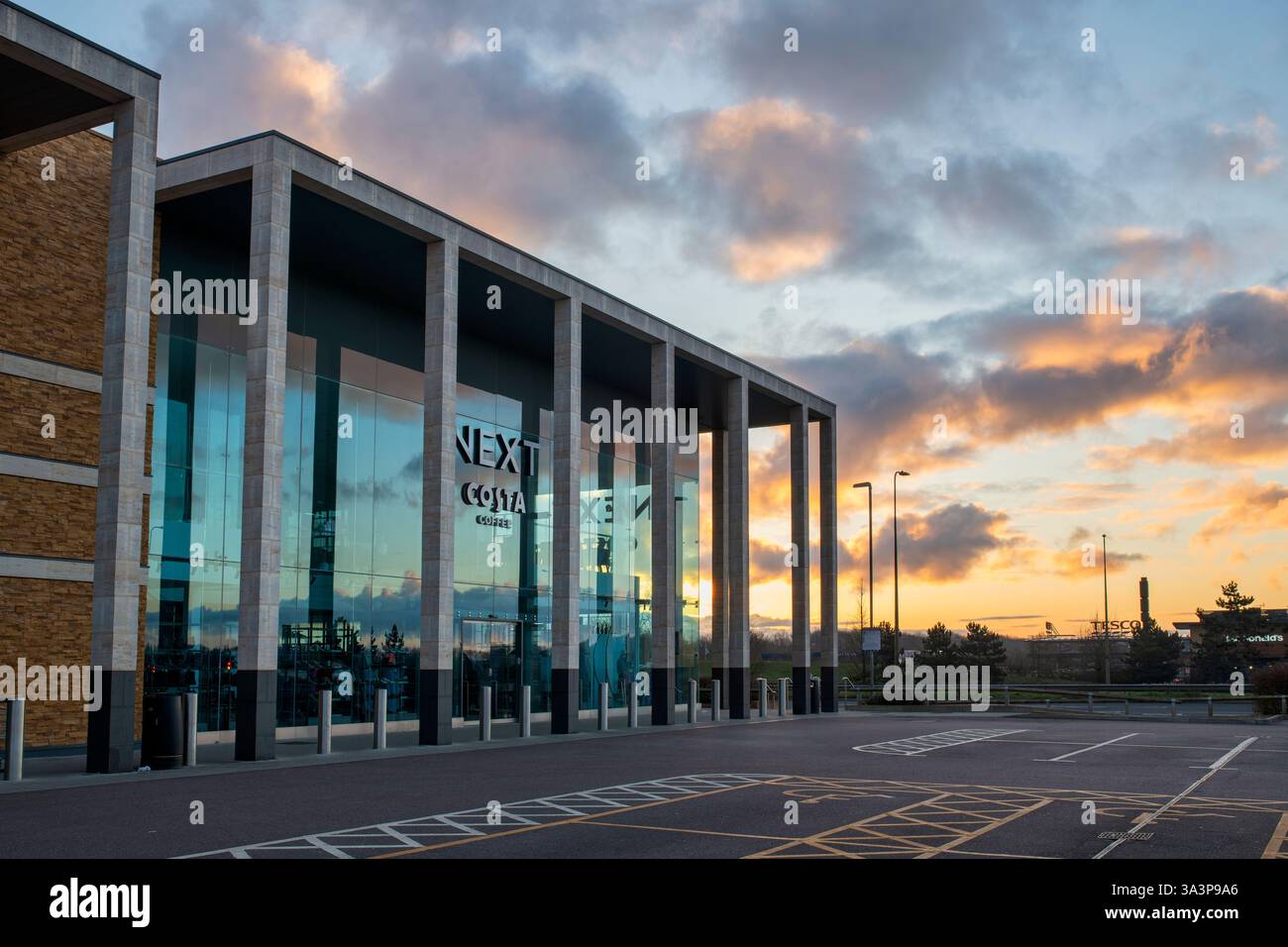 Parco commerciale Bicester all'alba. Bicester, Oxfordshire, Inghilterra Foto Stock