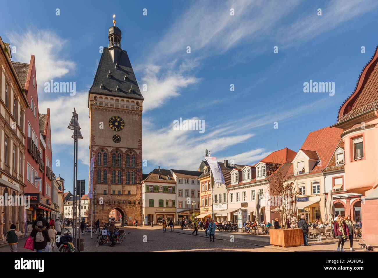 Altpoertel, porta medievale della città in Maximilianstrasse, Spira, Renania-Palatinato, Germania Foto Stock
