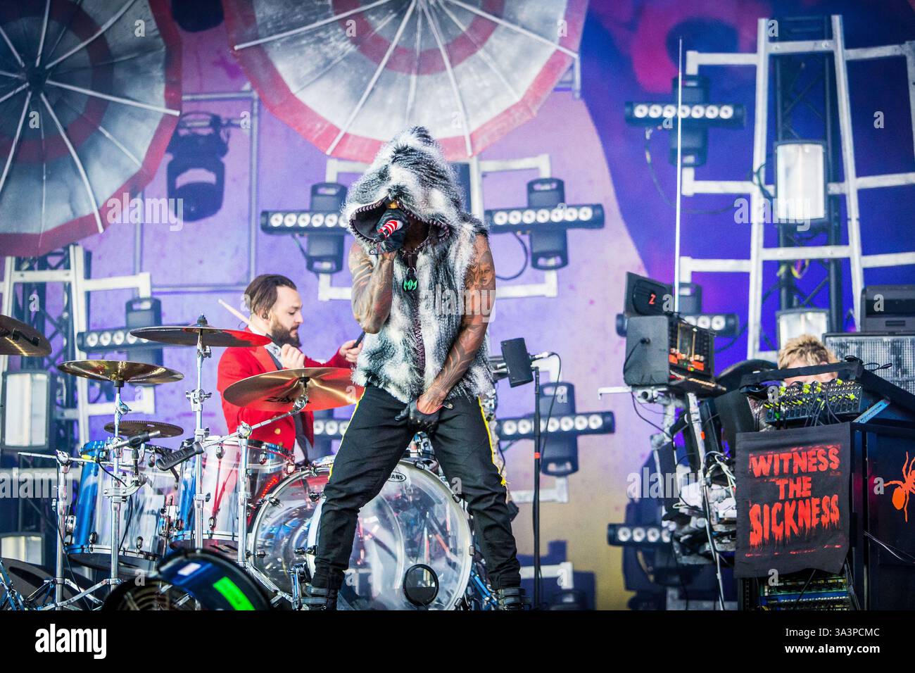 Headliner, il Prodigy chiude il Main Stage l'ultimo giorno al T in the Park nella sua nuova sede del Castello di Strathallen Foto Stock