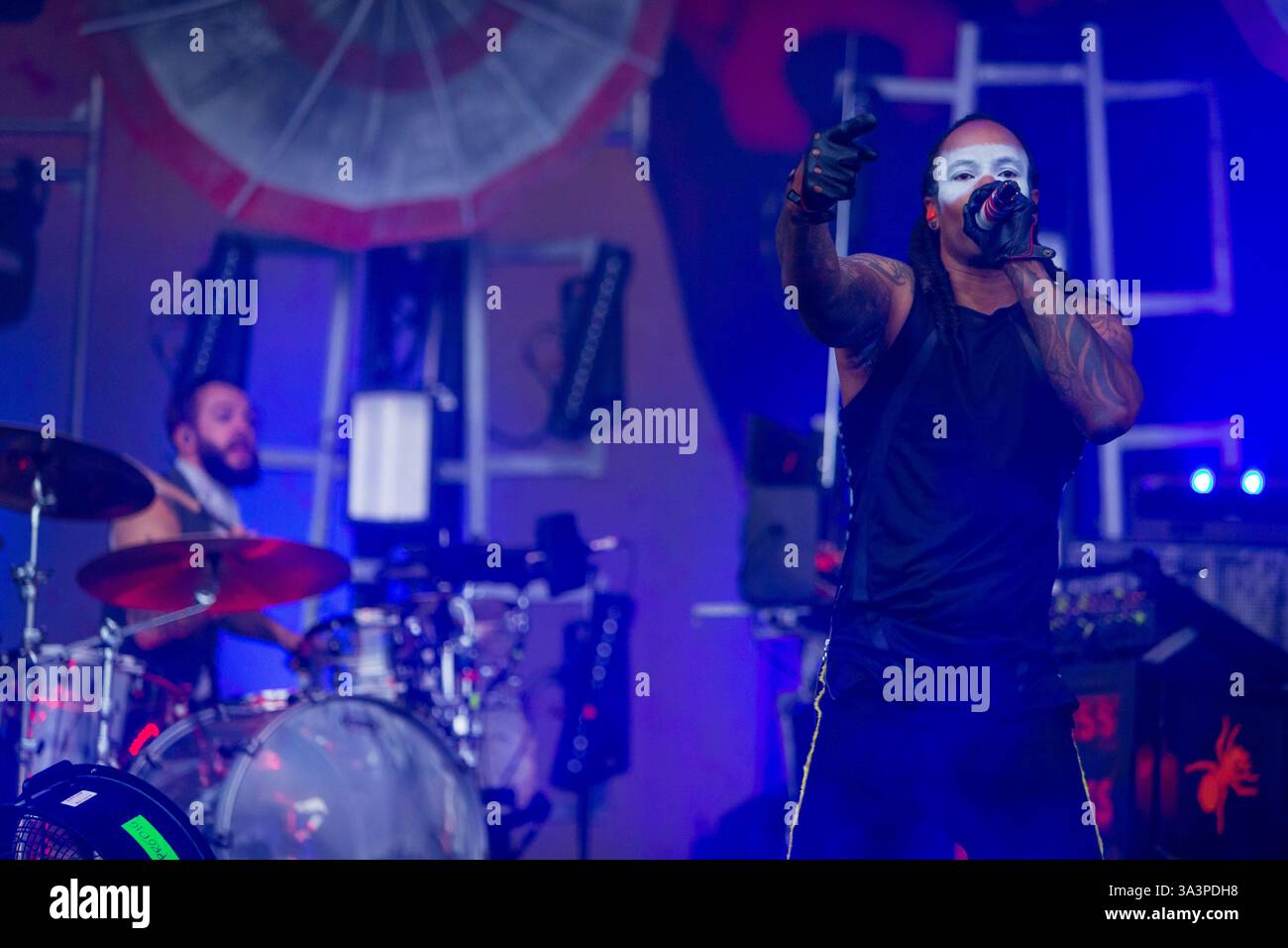 Headliner, il Prodigy chiude il Main Stage l'ultimo giorno al T in the Park nella sua nuova sede del Castello di Strathallen Foto Stock