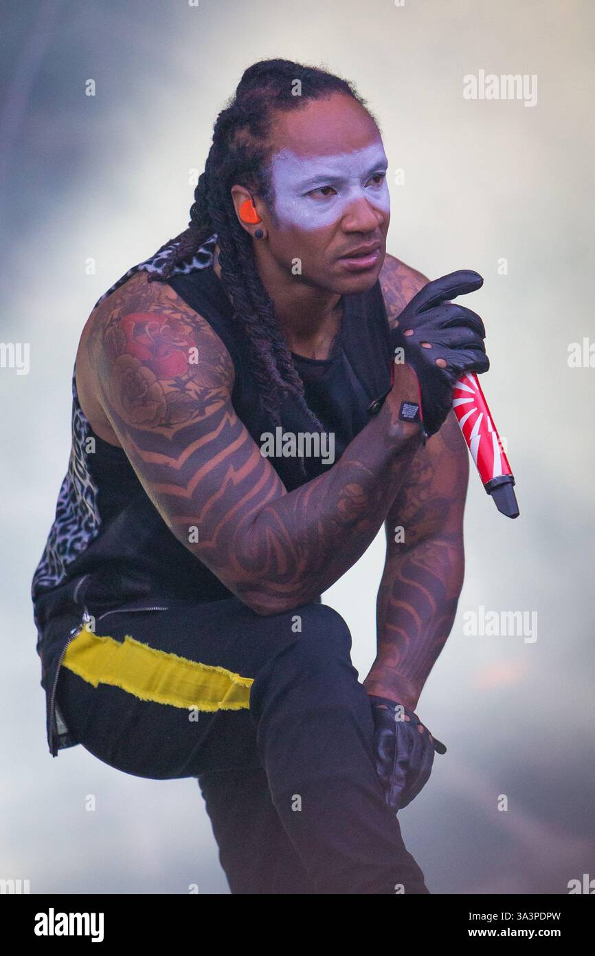 Headliner, il Prodigy chiude il Main Stage l'ultimo giorno al T in the Park nella sua nuova sede del Castello di Strathallen Foto Stock