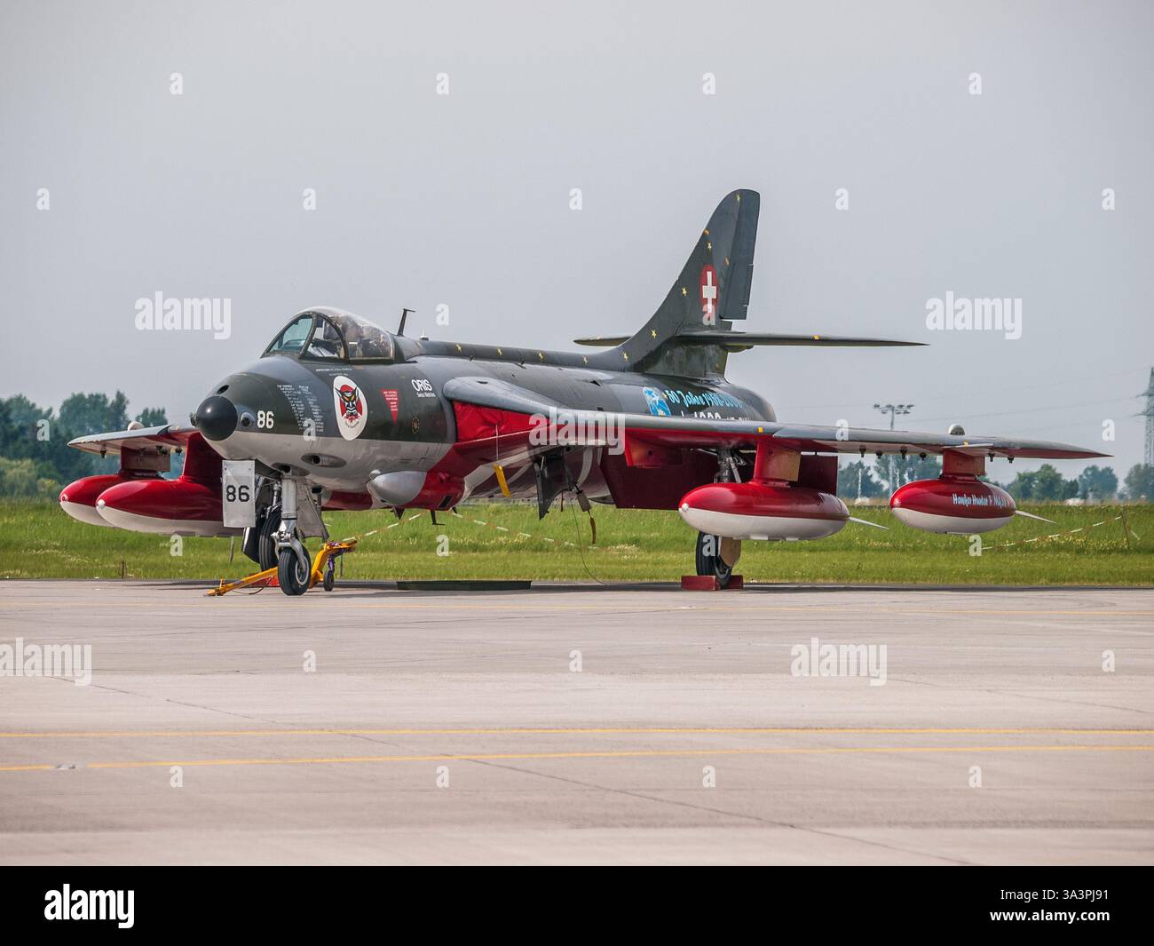 Schönefeld, Germania - 11 giugno 2010: Swiss Air Force Hawker Siddeley Hunter F.58 (HB-RVU, J-4086) al Berlin Airshow (ILA) 2010 Foto Stock