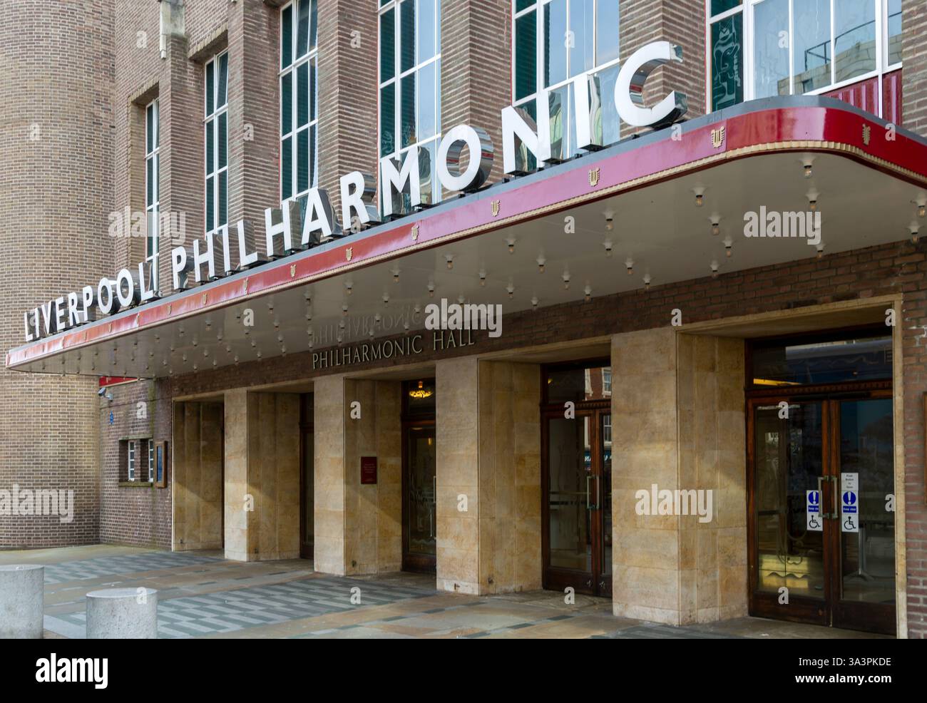 Edificio della sala concerti della Liverpool Philharmonic Hall, Hope Street, quartiere georgiano, Liverpool, Inghilterra, il Regno Unito ha aperto nel 1939 Foto Stock