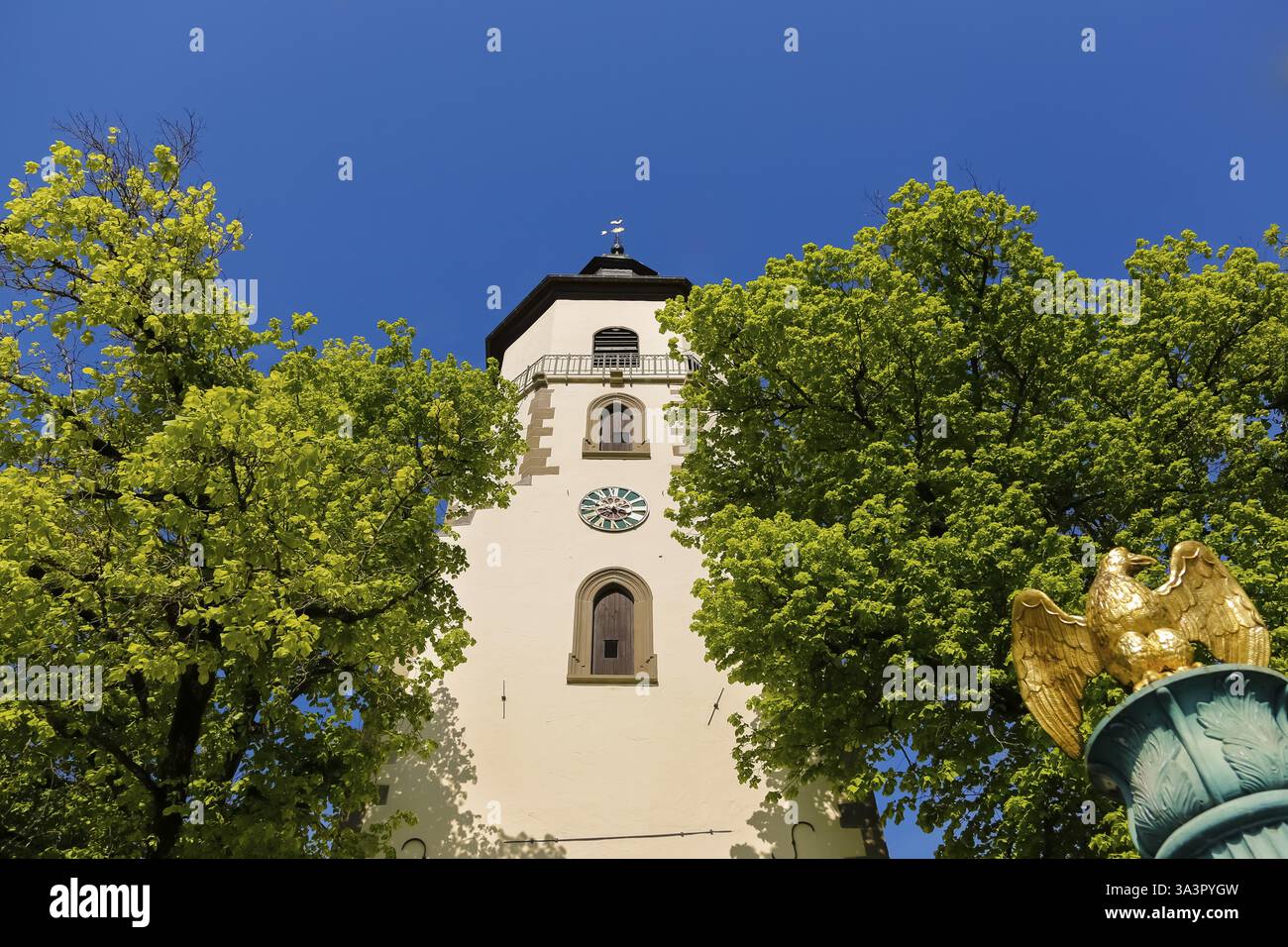 Chiesa cittadina protestante, edificio gotico, chiesa parrocchiale, edificio sacrale, XIV o XV secolo, torre del coro, torre della chiesa, architettura cristiana Foto Stock