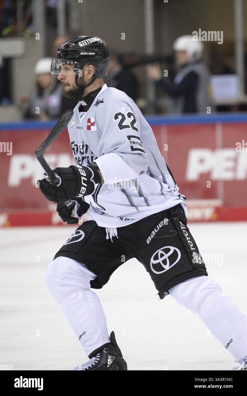 Eisarena Bremerhaven, Bremerhaven, Brema, Maximilian Gloetzl (Koelner Haie, #22), PENNY DEL, Fischtown Pinguins-Koelner Haie on 16.03.2025 presso l'Eis Foto Stock