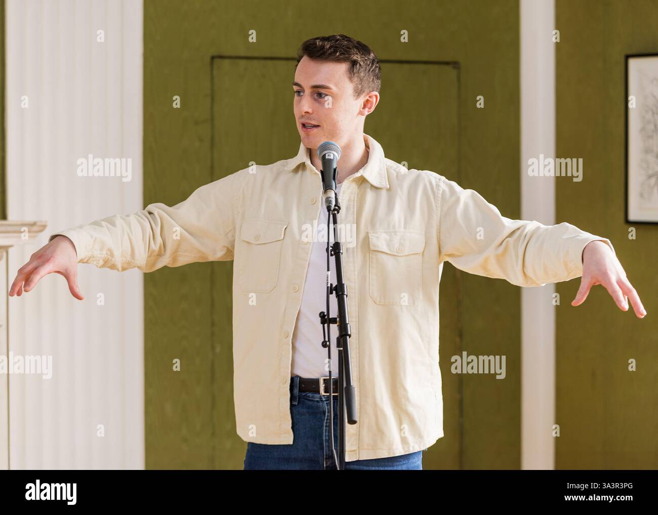 Brian o'Muiri e Helaina Cole, West End presentano in Maiden Lane, Covent Garden, Londra © Clarissa Debenham (Film Free Photography) / Alamy Foto Stock