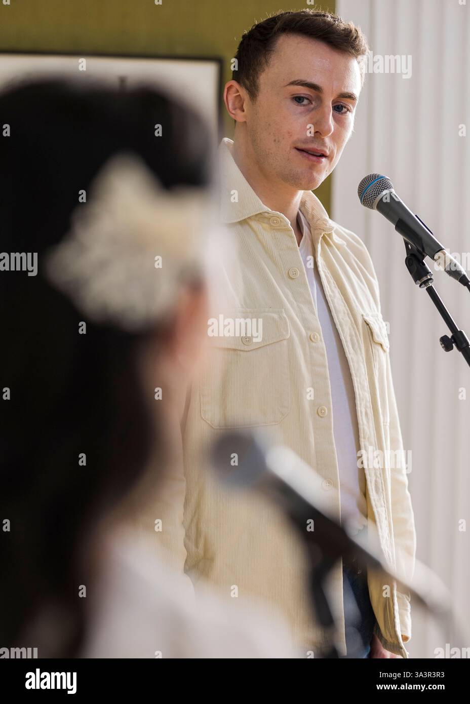 Brian o'Muiri e Helaina Cole, West End presentano in Maiden Lane, Covent Garden, Londra © Clarissa Debenham (Film Free Photography) / Alamy Foto Stock