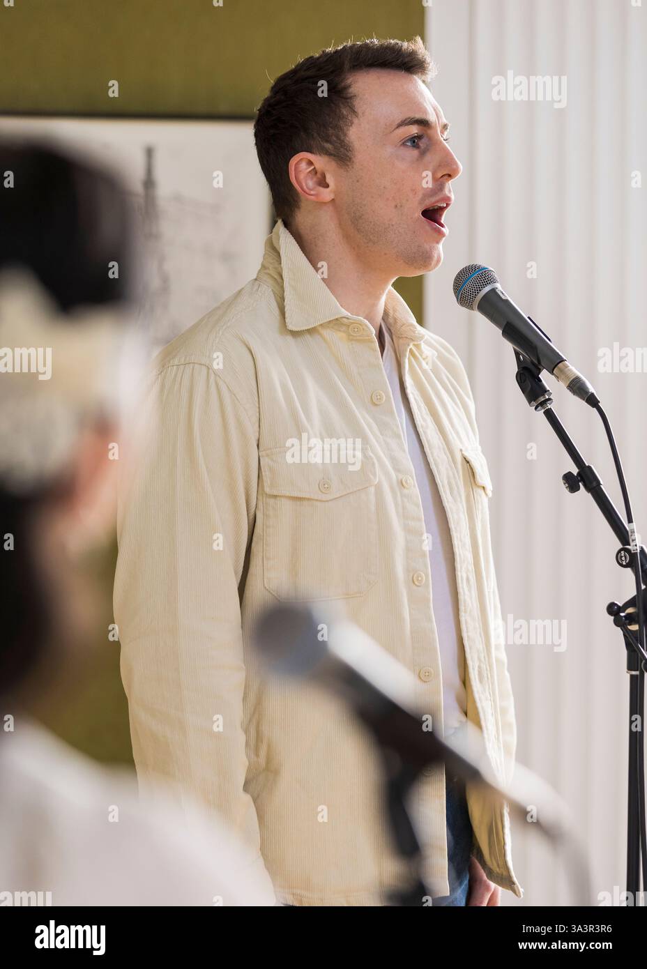 Brian o'Muiri e Helaina Cole, West End presentano in Maiden Lane, Covent Garden, Londra © Clarissa Debenham (Film Free Photography) / Alamy Foto Stock