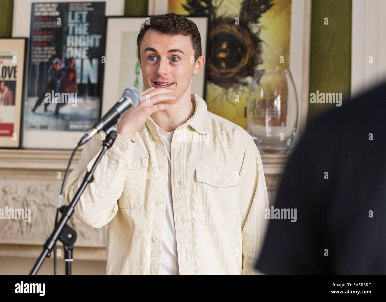 Brian o'Muiri e Helaina Cole, West End presentano in Maiden Lane, Covent Garden, Londra © Clarissa Debenham (Film Free Photography) / Alamy Foto Stock