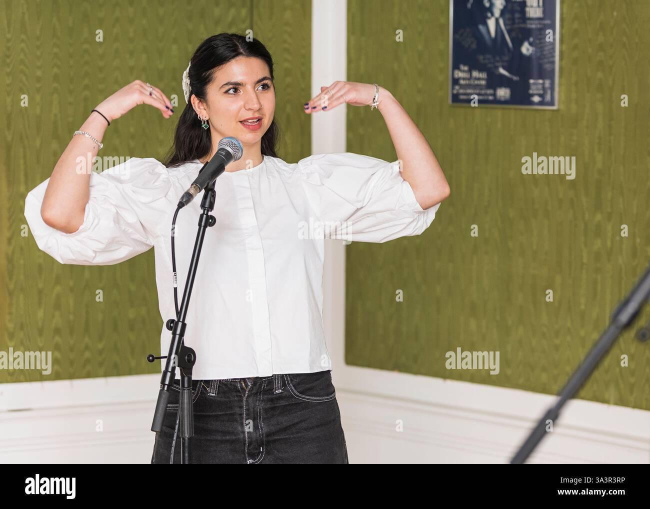 Brian o'Muiri e Helaina Cole, West End presentano in Maiden Lane, Covent Garden, Londra © Clarissa Debenham (Film Free Photography) / Alamy Foto Stock
