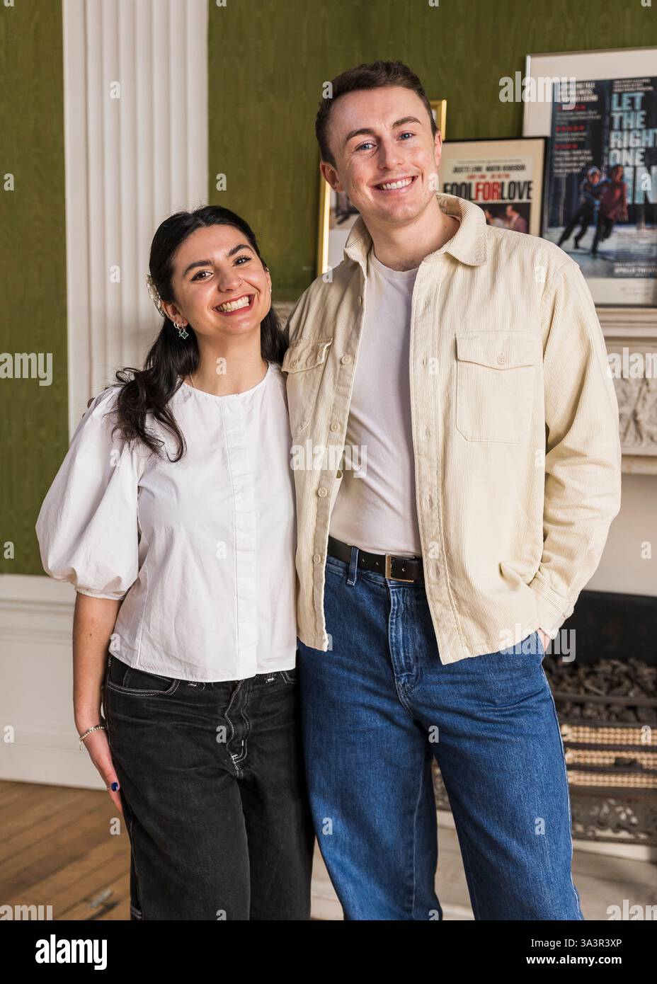 Brian o'Muiri e Helaina Cole, West End presentano in Maiden Lane, Covent Garden, Londra © Clarissa Debenham (Film Free Photography) / Alamy Foto Stock
