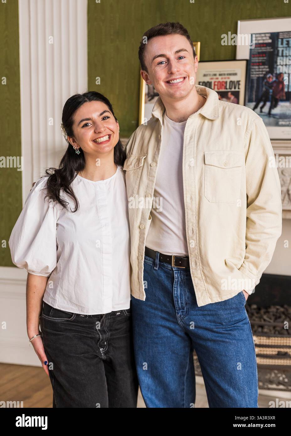 Brian o'Muiri e Helaina Cole, West End presentano in Maiden Lane, Covent Garden, Londra © Clarissa Debenham (Film Free Photography) / Alamy Foto Stock