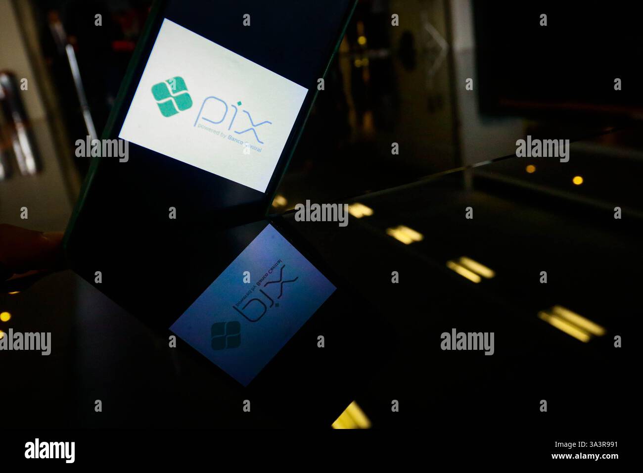 São PAOLO, SP - 17.03.2025: BC INFORMA VAZAMENTO DE DADOS DO PIX - la Banca centrale (BC) ha riferito questo lunedì (17) di aver identificato un incidente di sicurezza con i dati personali degli utenti Pix, cioè una fuga di notizie con più di 25 mila chiavi Pix. Secondo l'autorità monetaria, il problema si è verificato a causa di specifici fallimenti nei sistemi della BC. (Foto: Aloisio Mauricio/Fotoarena) Foto Stock