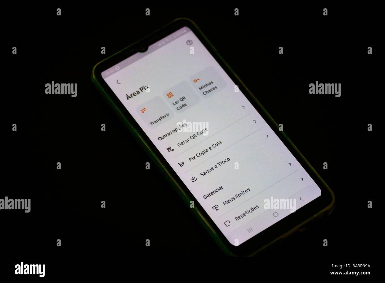 São PAOLO, SP - 17.03.2025: BC INFORMA VAZAMENTO DE DADOS DO PIX - la Banca centrale (BC) ha riferito questo lunedì (17) di aver identificato un incidente di sicurezza con i dati personali degli utenti Pix, cioè una fuga di notizie con più di 25 mila chiavi Pix. Secondo l'autorità monetaria, il problema si è verificato a causa di specifici fallimenti nei sistemi della BC. (Foto: Aloisio Mauricio/Fotoarena) Foto Stock