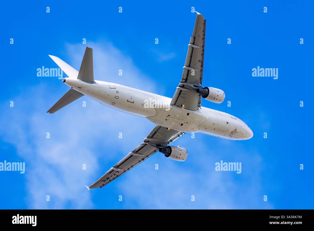 Reg: LY-WIL, GetJet Airlines, Airbus A320-214. Foto Stock