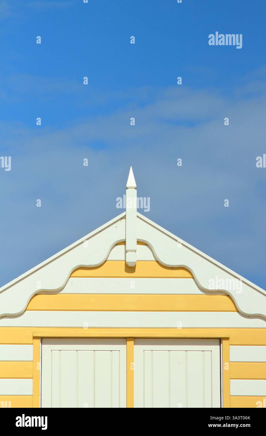 Southwold Beach. Capanne sulla spiaggia di Southwold in estate, Suffolk, Regno Unito. Foto Stock