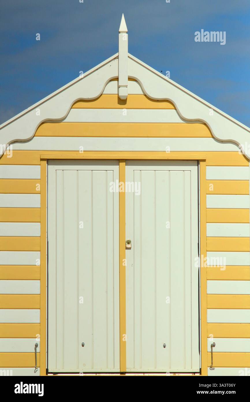 Southwold Beach. Capanne sulla spiaggia di Southwold in estate, Suffolk, Regno Unito. Foto Stock