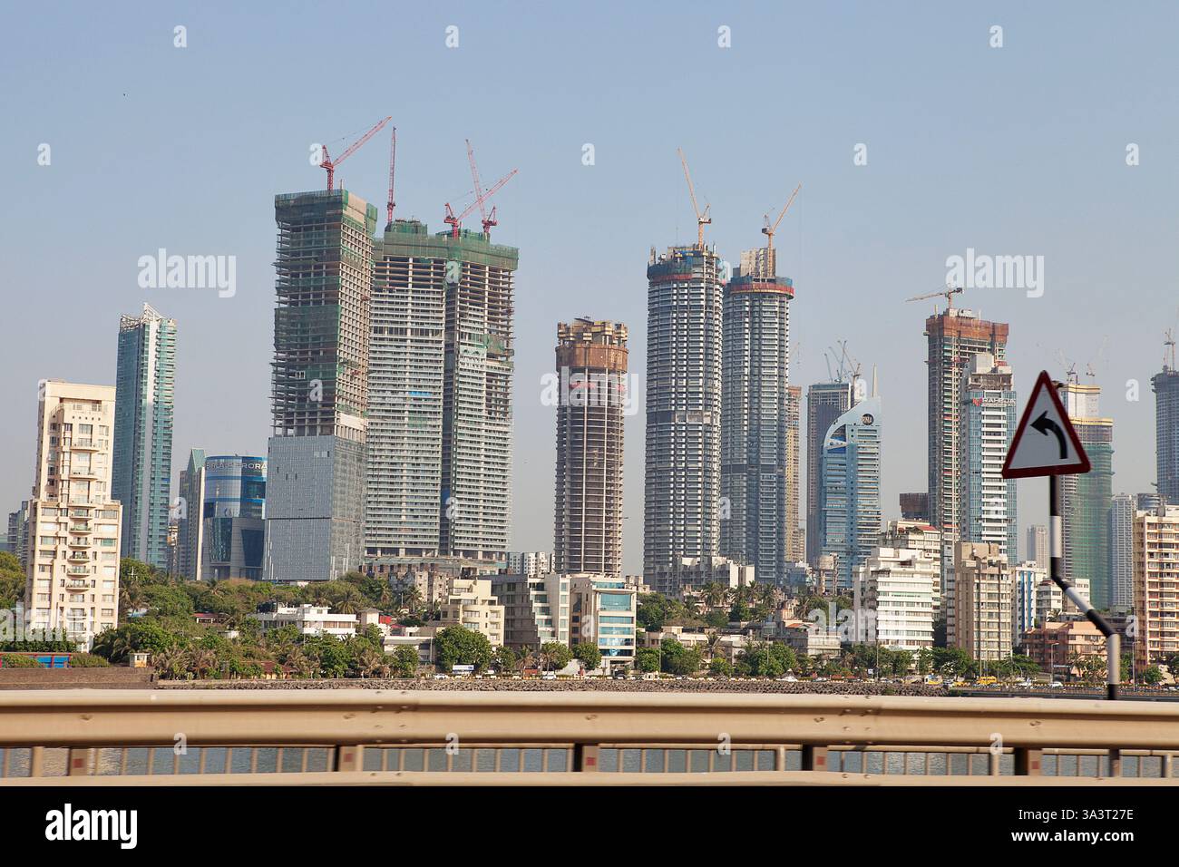 Città di Mumbai in crescita nel 2018. Grattacieli in costruzione in India. Foto Stock