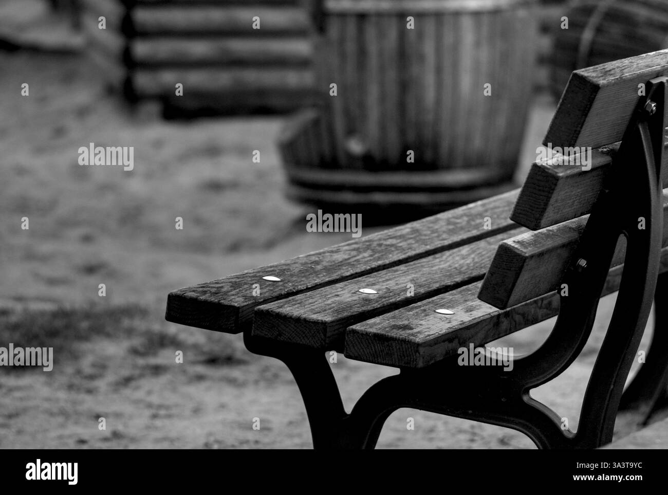 Una panchina nel parco Foto Stock