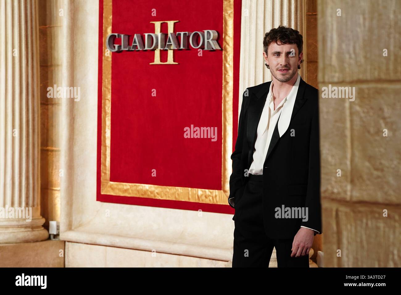 Paul Mescal partecipa alla Royal Film Performance e alla première mondiale di Gladiator II, in aiuto di The Film and TV Charity che quest'anno festeggia il suo 100° anniversario, presso Odeon Luxe Leicester Square, nel centro di Londra. Data foto: Mercoledì 13 novembre 2024. Foto Stock