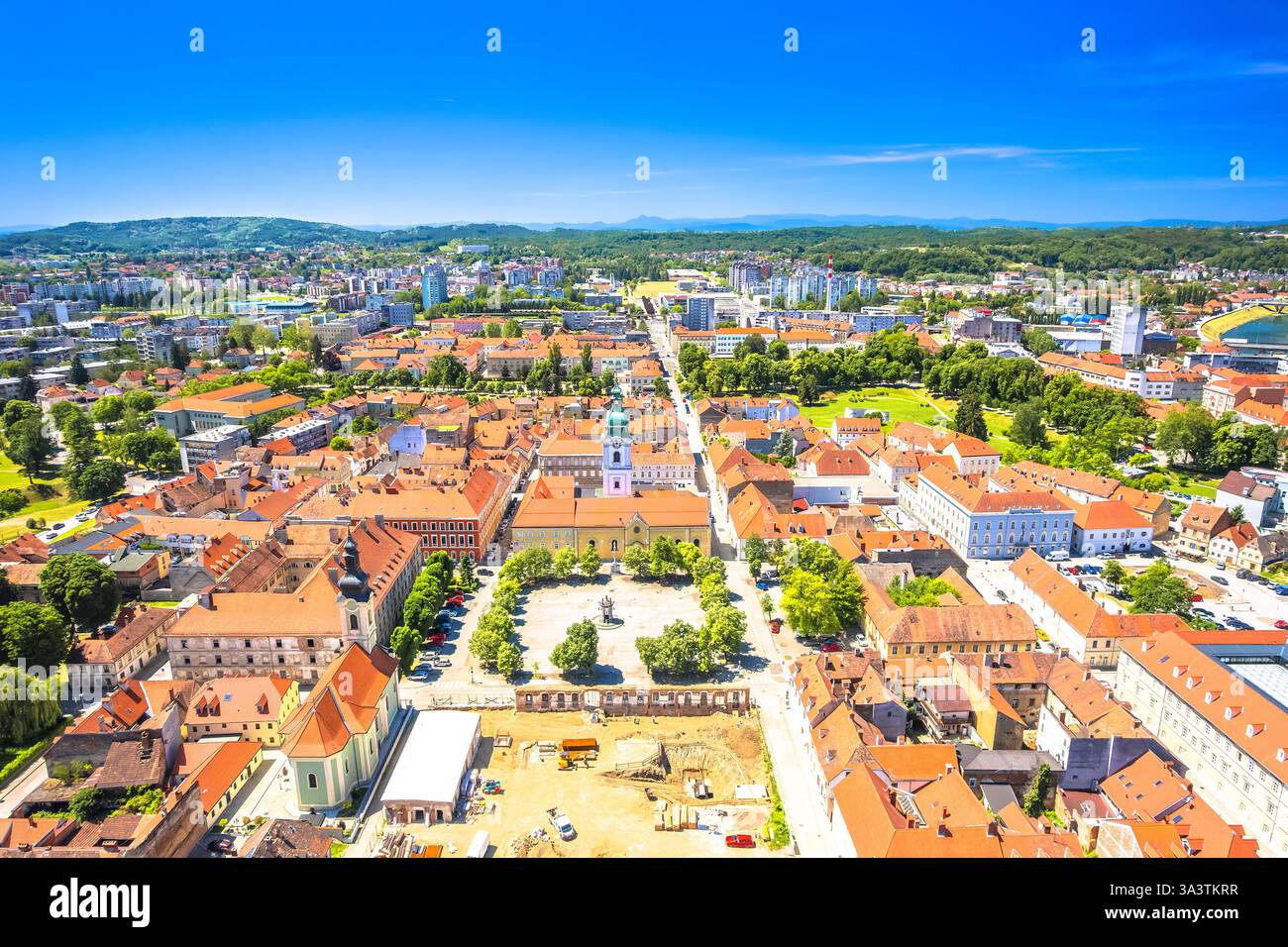 Città di Karlovac centro storico città vista aerea, centro della Croazia Foto Stock