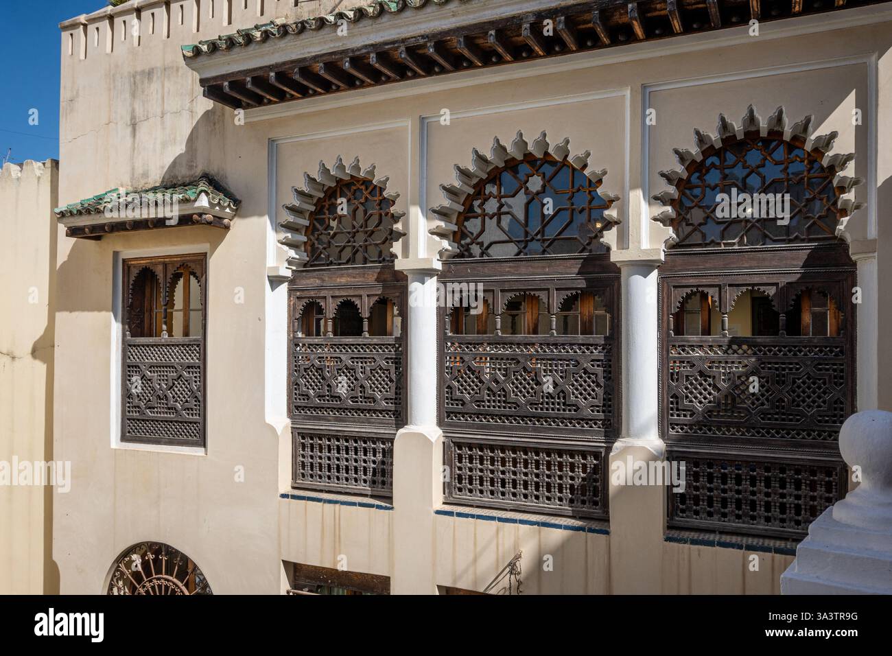 Finestre ornate di Mashrabiya situate presso la Legazione americana, un edificio che servì come quartier generale della missione diplomatica degli Stati Uniti. Foto Stock