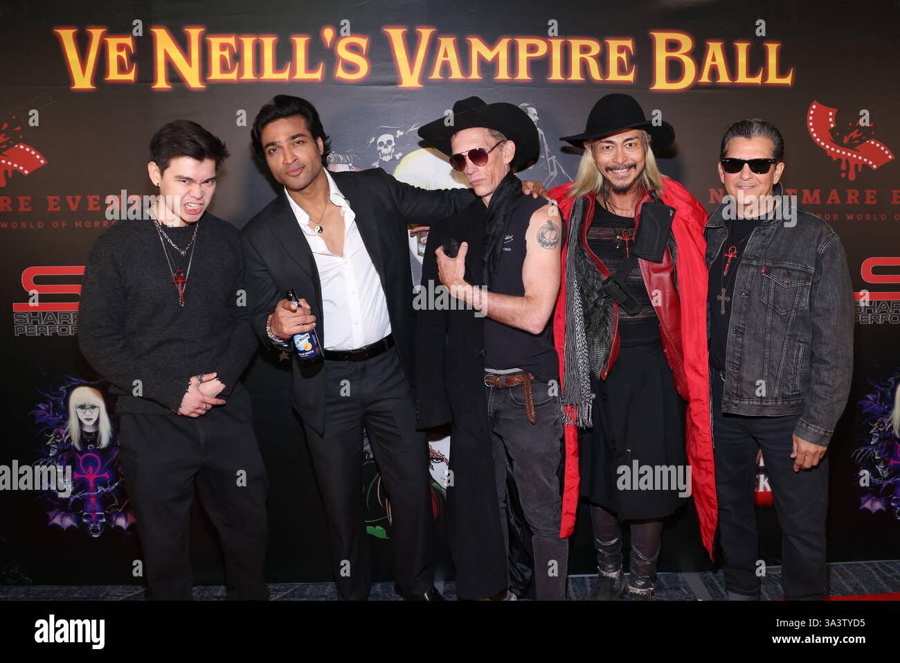 Burbank, California, Stati Uniti. 15 marzo 2025. Partecipa al Vampire Ball di VE Neill al Marriott Convention Center di Burbank, California. Credito: Sheri Determan Foto Stock