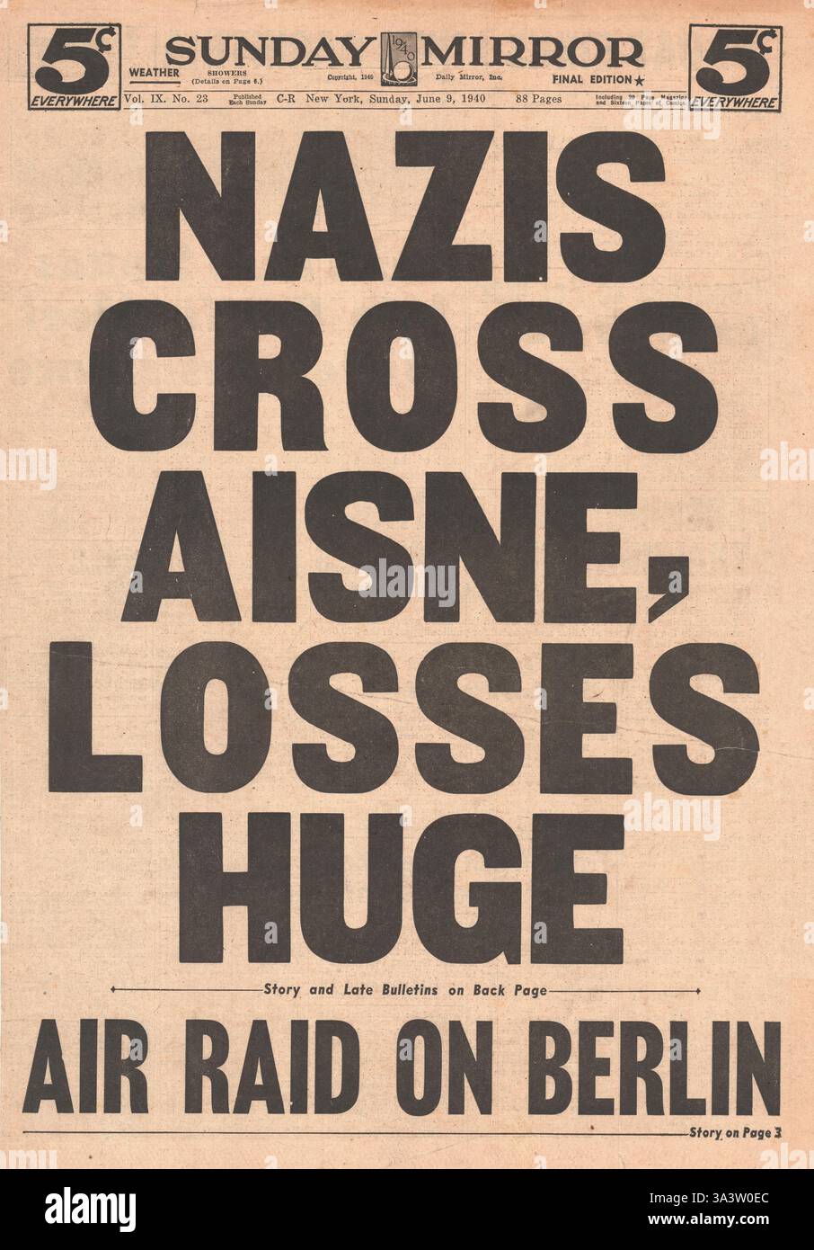 1940 prima pagina New York Sunday Mirror le forze tedesche attraversano il fiume Aisne ma con pesanti perdite e bombardano la RAF Berlino Foto Stock