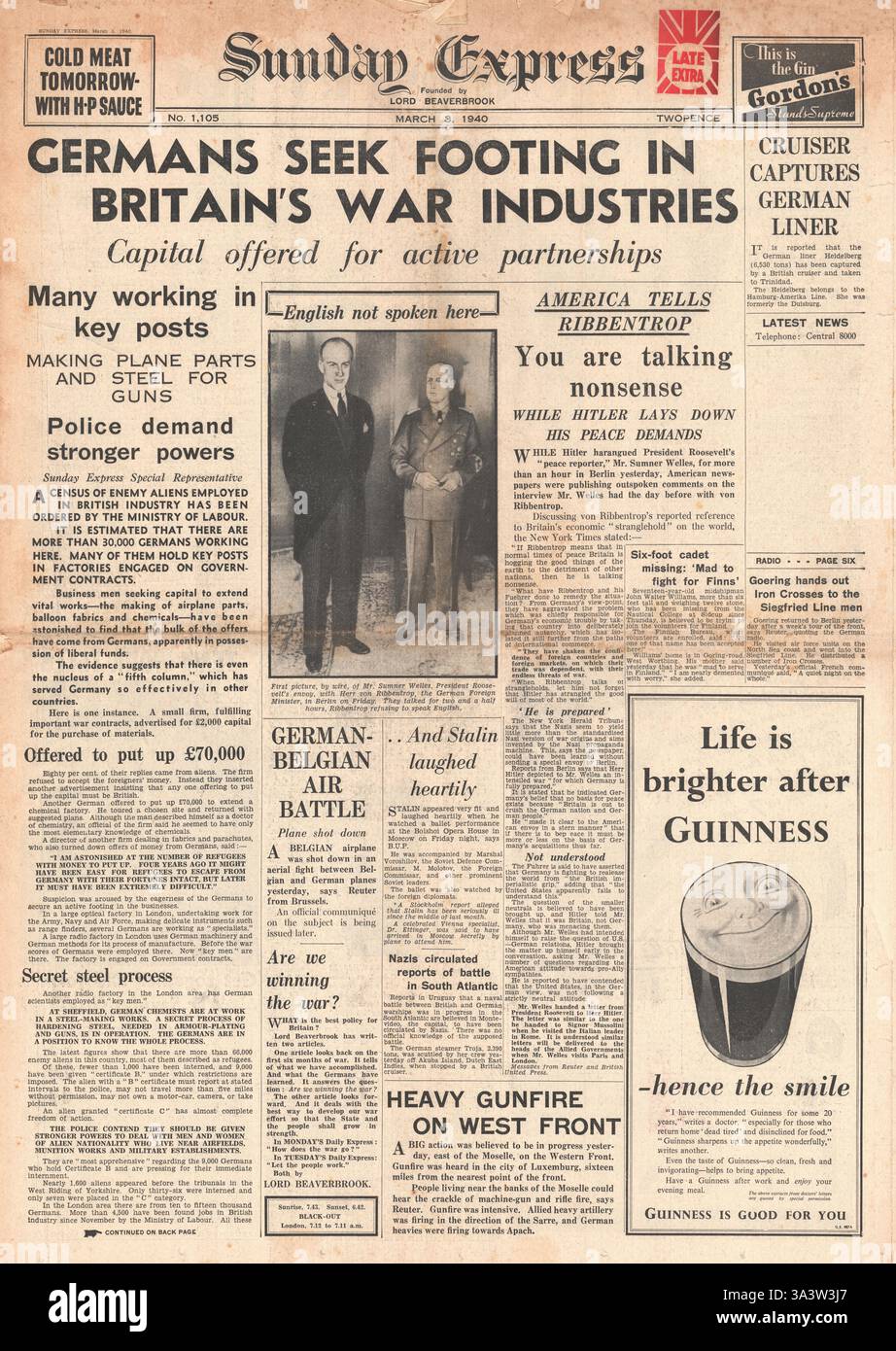 1940 front page Sunday Express Censimento dei nemici stranieri impiegati nella industria britannica ordinato dal Ministero del Lavoro Foto Stock