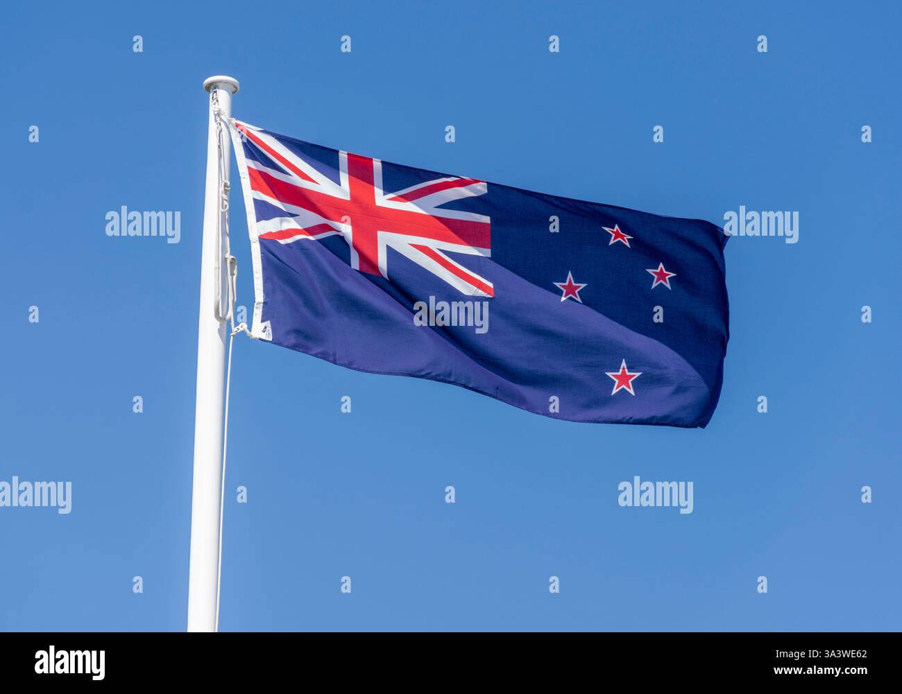 Bandiera neozelandese battente, Marine Parade, New Brighton, Christchurch (Ōtautahi), regione di Canterbury, isola del Sud, nuova Zelanda Foto Stock