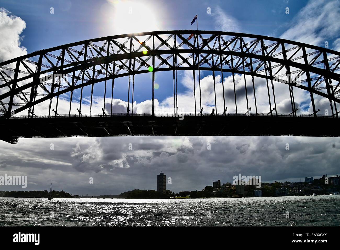 Il ponte del porto di Sydney - The Coathanger - vista dal traghetto, Foto Stock