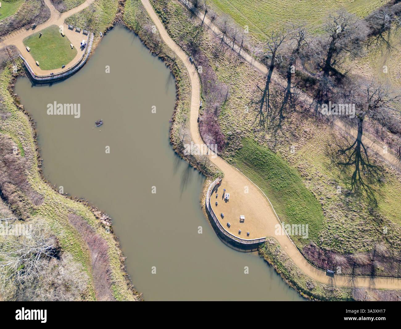 vista aerea del lago knowle park a cranleigh, surrey Foto Stock