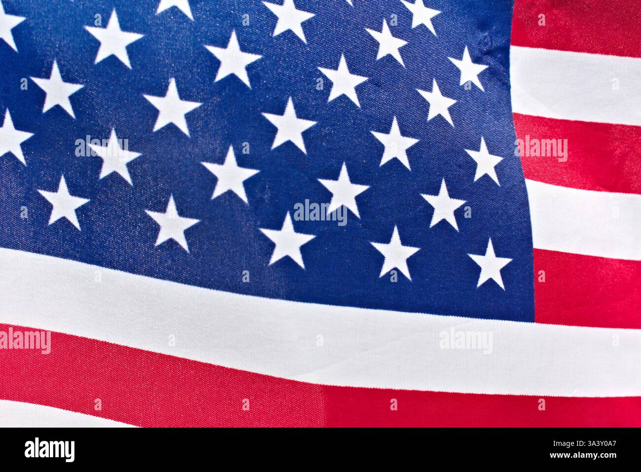 Una foto ravvicinata delle stelle blu e bianche su una bandiera degli Stati Uniti. Foto Stock