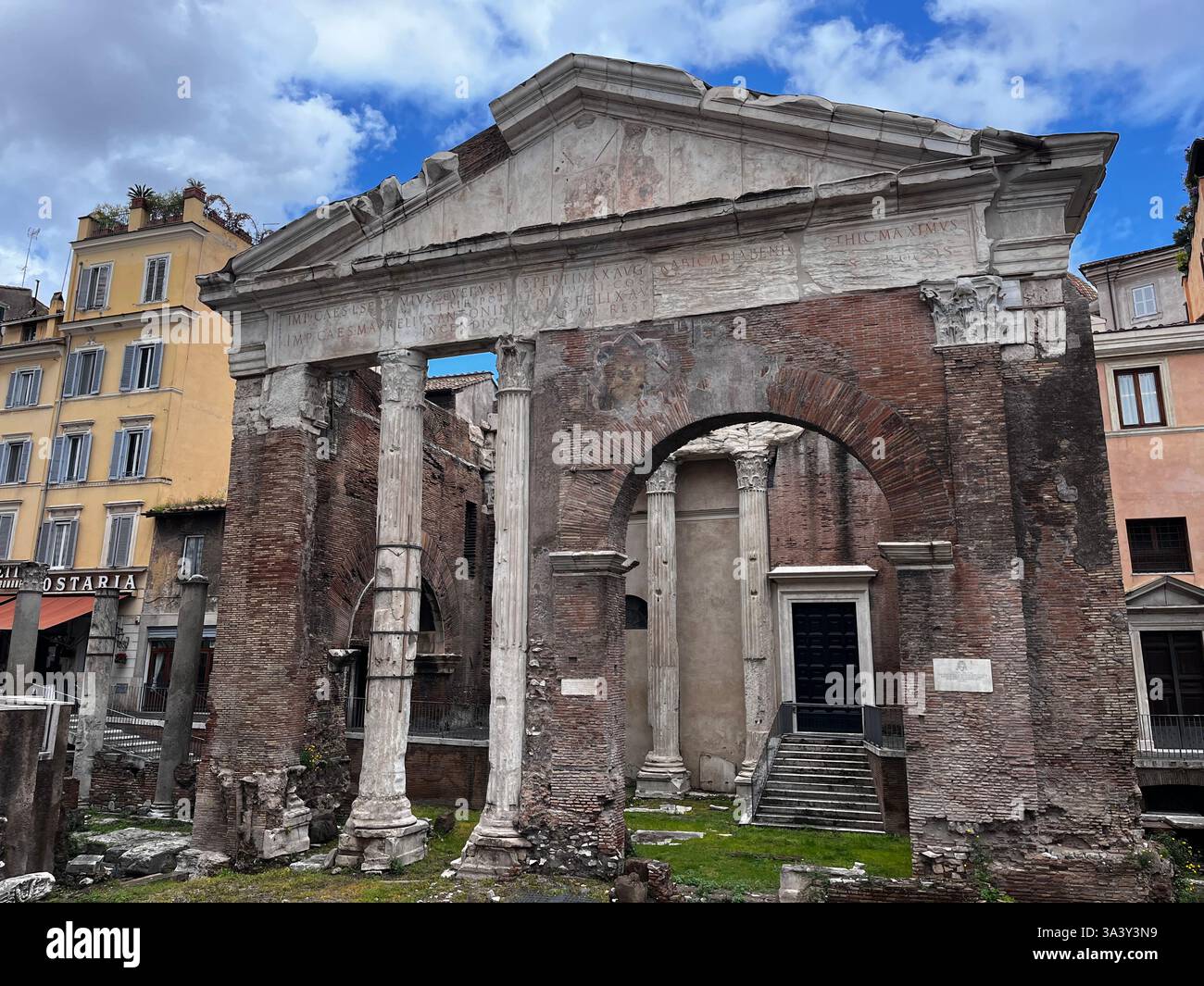 Roma, Italia - marzo 2025 - ghetto ebraico, quartiere, portico d'ottavia Foto Stock