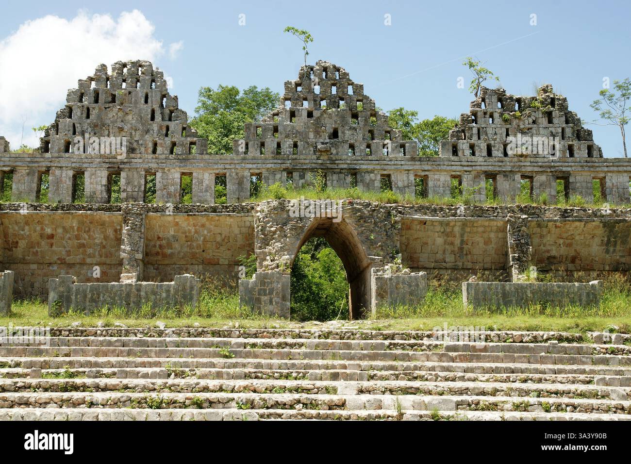 Messico. Yucatan. Uxmal. Casa dei Doves. Roofcomb del dove-cotes. Stile Puuc. 600-900 CE. Foto Stock