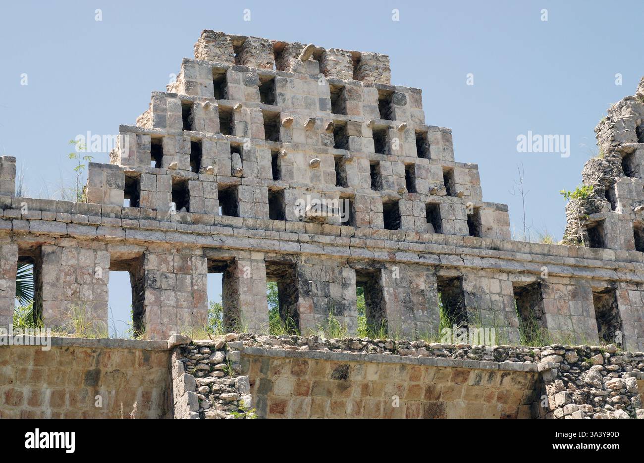 Messico. Yucatan. Uxmal. Casa dei Doves. Roofcomb del dove-cotes. Stile Puuc. 600-900 CE. Foto Stock