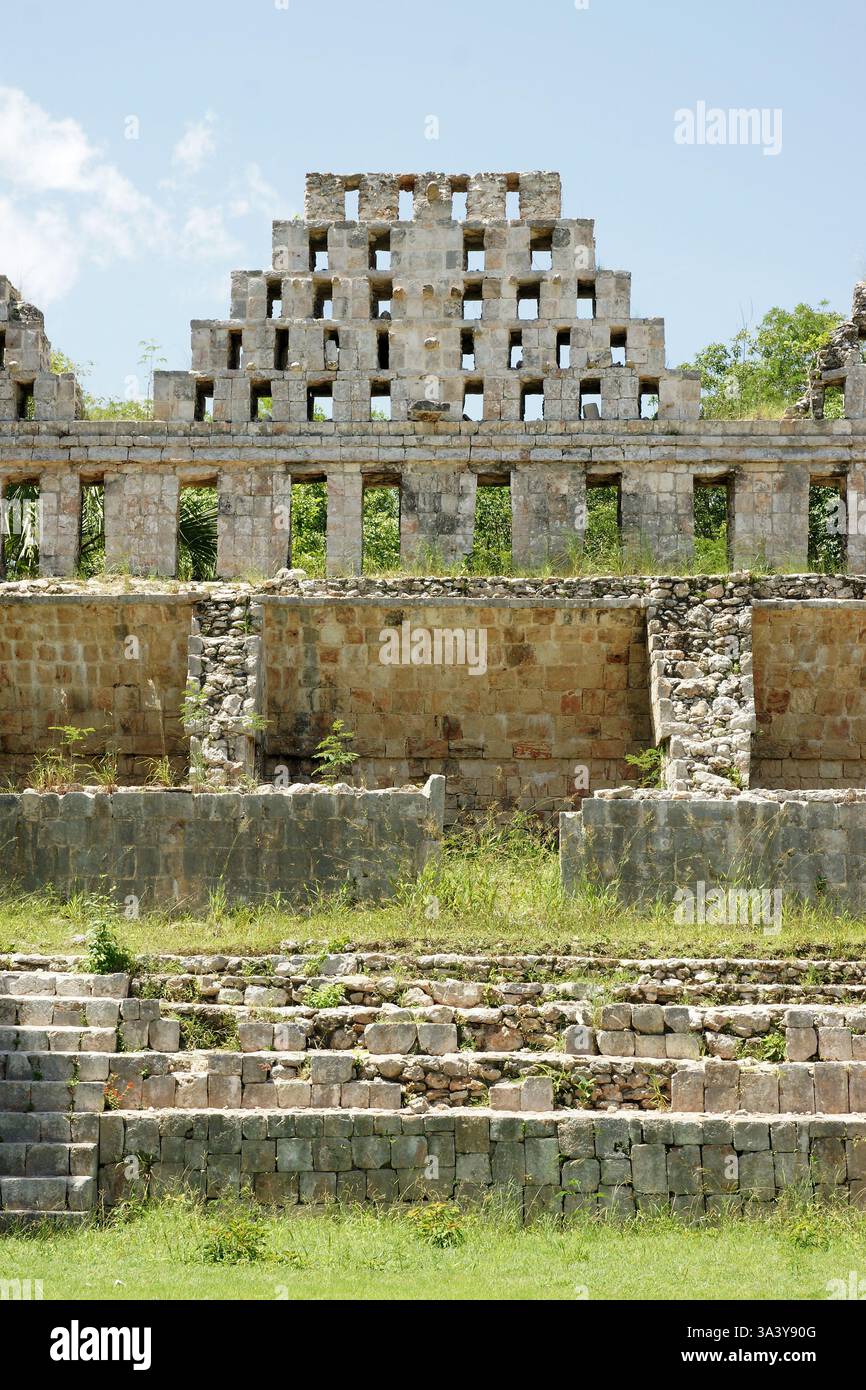 Messico. Yucatan. Uxmal. Casa dei Doves. Roofcomb del dove-cotes. Stile Puuc. 600-900 CE. Foto Stock
