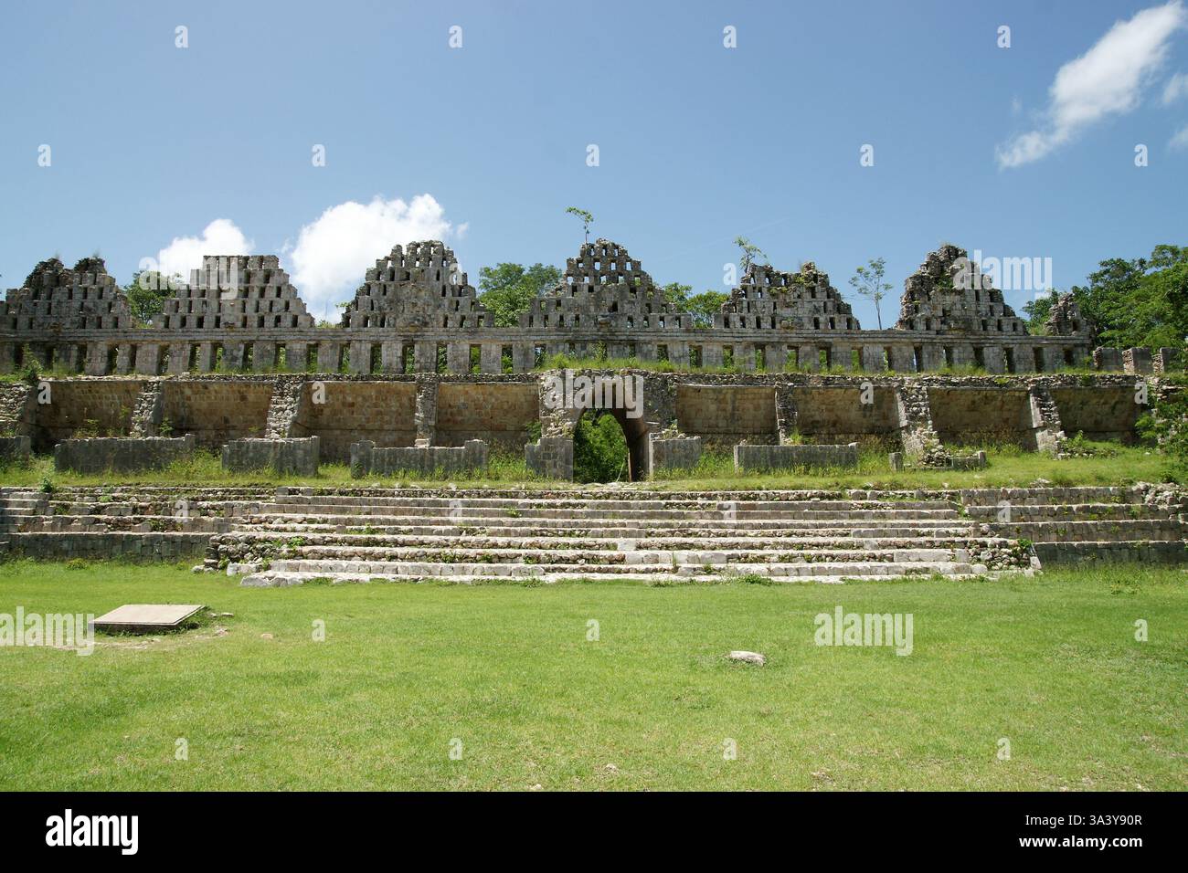 Messico. Yucatan. Uxmal. Casa dei Doves. Roofcomb del dove-cotes. Stile Puuc. 600-900 CE. Foto Stock