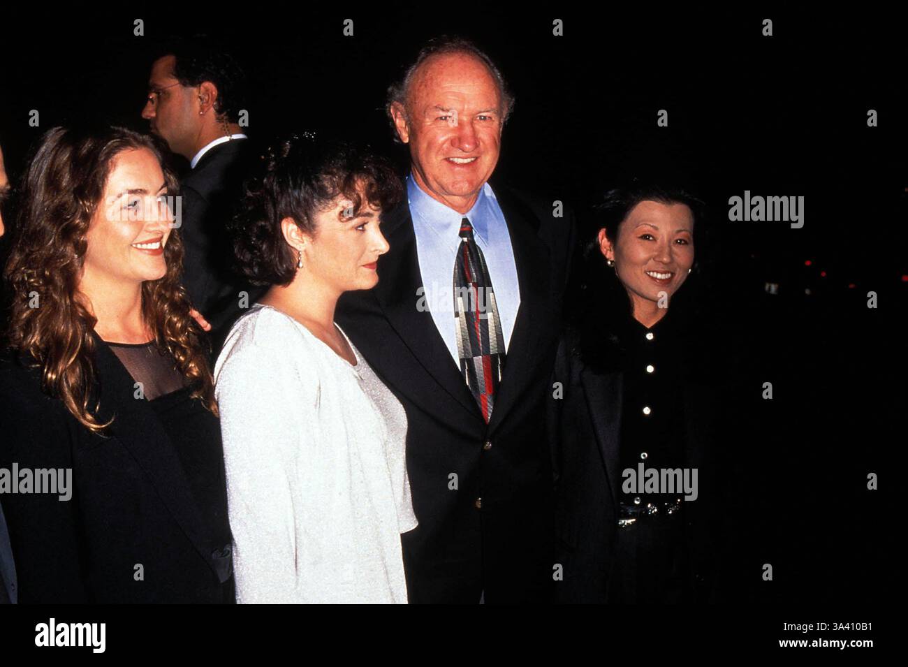 Apr. 18, 2006 - K6386FB.Le CAMERE PREMIERE IN LOS ANGELES 1996.Gene Hackman con moglie Betsey e le figlie. FITZROY BARRETT- foto(Immagine di credito: © Globo foto/ZUMAPRESS.com) Foto Stock
